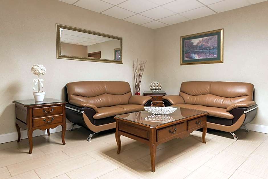 Super 8 by Wyndham St Charles