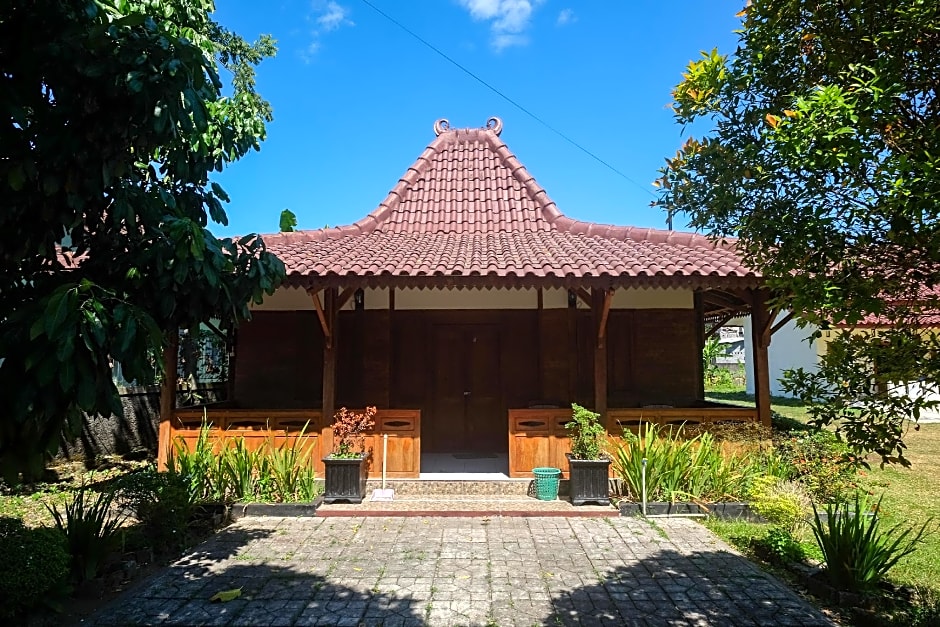 RedDoorz Syariah near Alun Alun Wonosari