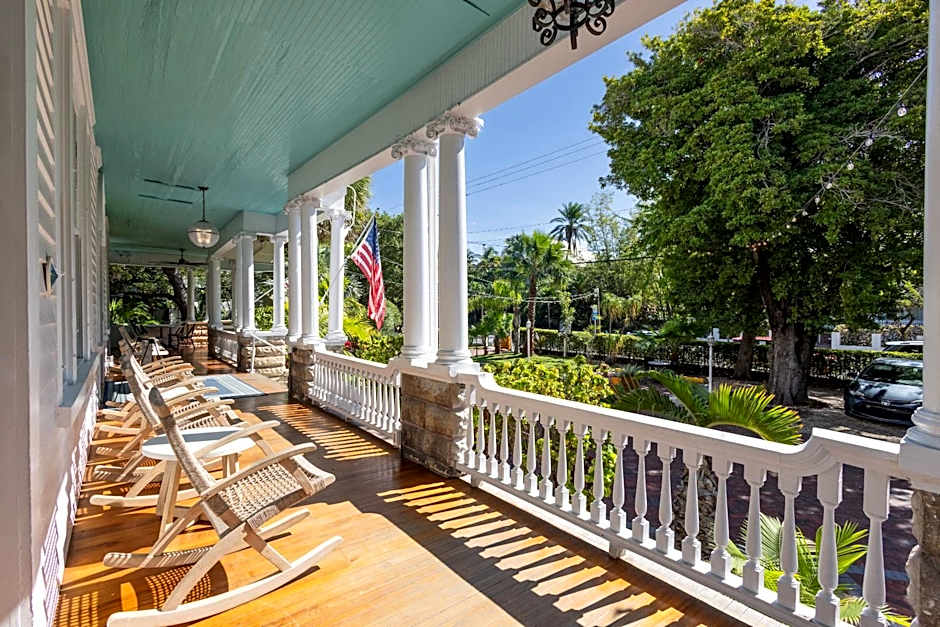 Deluxe King - Curry Mansion with Pool!