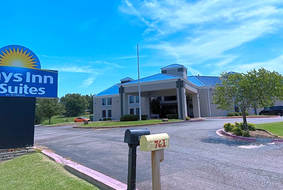 Days Inn & Suites by Wyndham Tahlequah