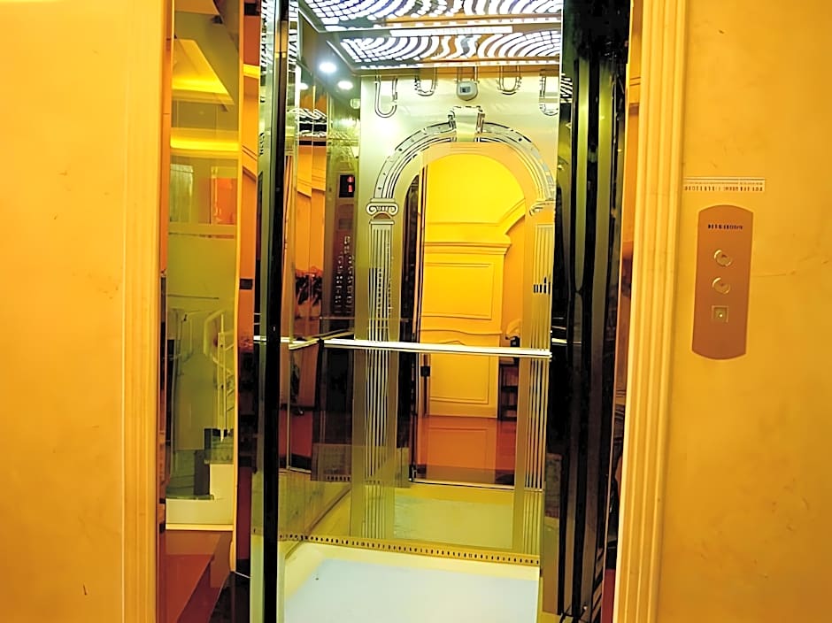 Bin Bin Mimosa Hotel - Near Tan Son Nhat Airport 