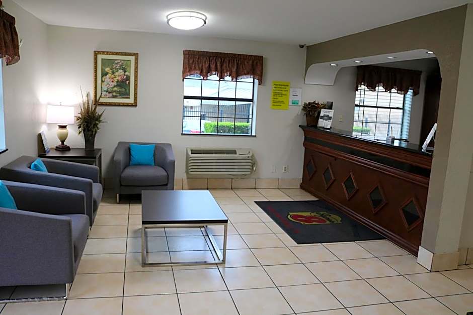 Super 8 by Wyndham San Antonio/I-35 North