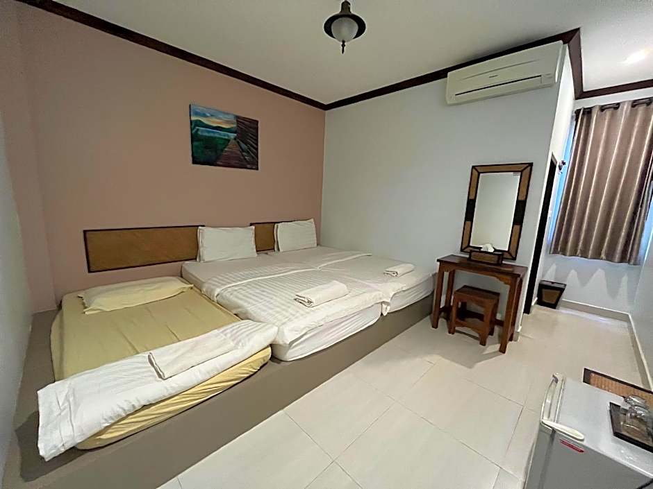 Wong Sai Siri Srichiangkhan Hotel