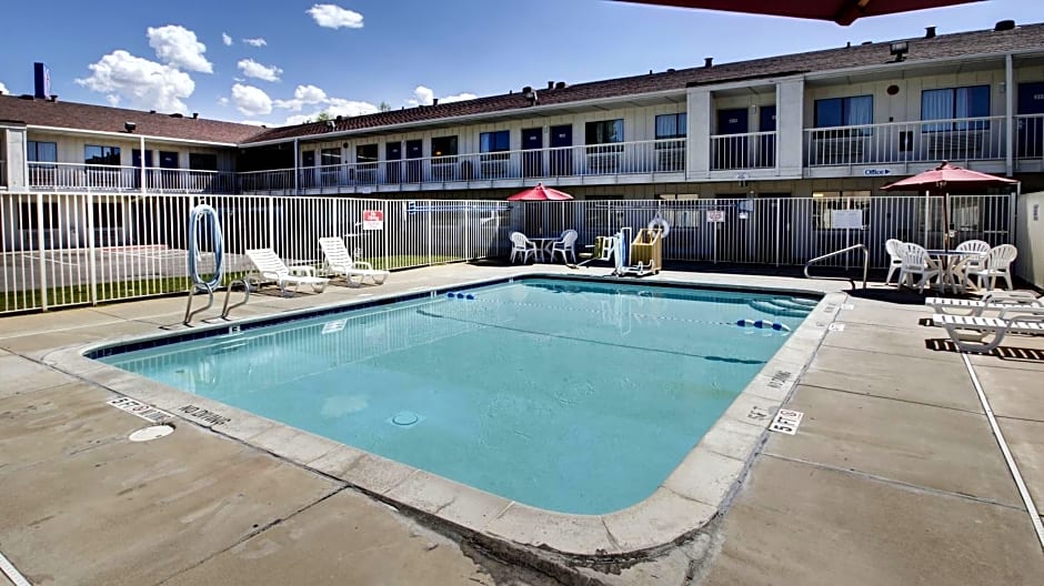 Super 8 by Wyndham Woods Cross - Salt Lake City North