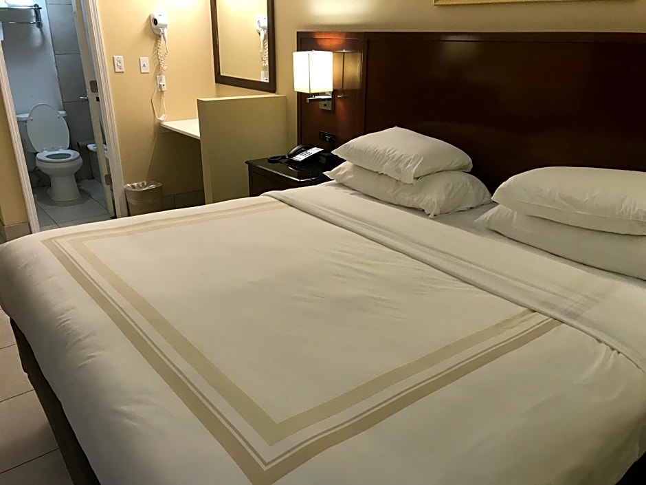 Hometown Inn & Suites