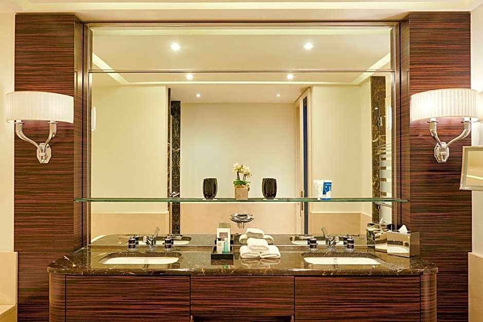 Prince de Galles, a Luxury Collection hotel, Paris