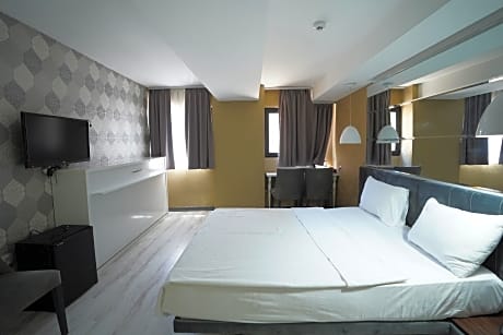 Triple Room With City View