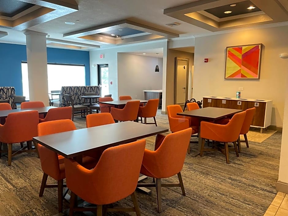 Holiday Inn Express and Suites Montgomery By IHG
