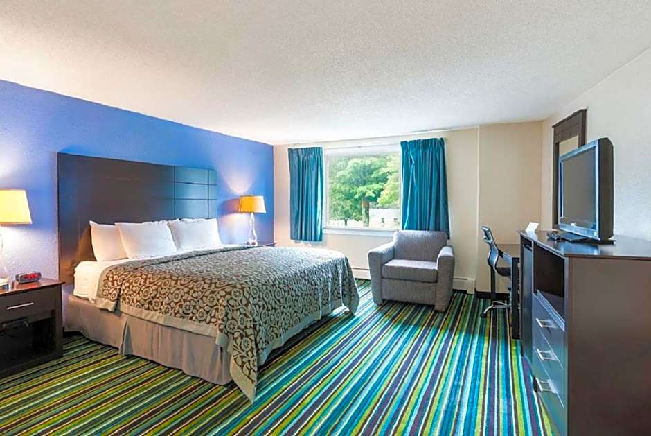 Photo 1 of 1 of 1 King Bed, Mountain View