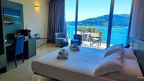 Junior Suite with Balcony and Sea View