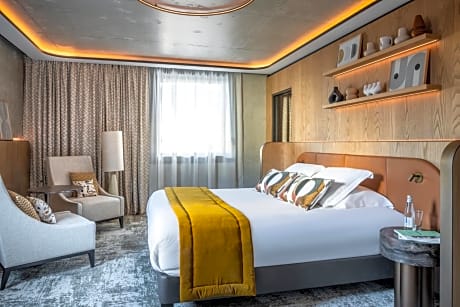 Suite with One King Bed and Sofa Bed