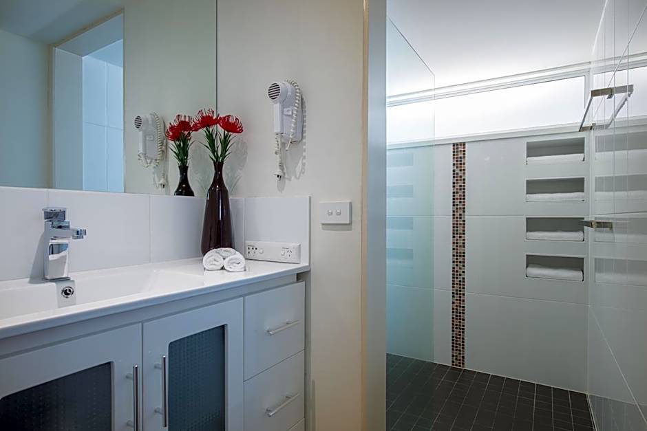 Tiki Hotel Apartments Surfers Paradise