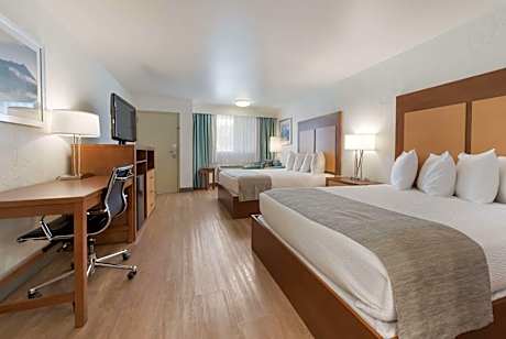 Queen Room with Two Queen Beds - Pet-Friendly/Non-Smoking