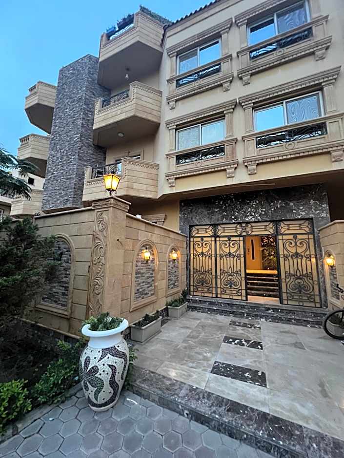 Super luxury flat near airport شقة سكنية قمة الفخامة والاتساع بقرب المولات التجارية و المطار