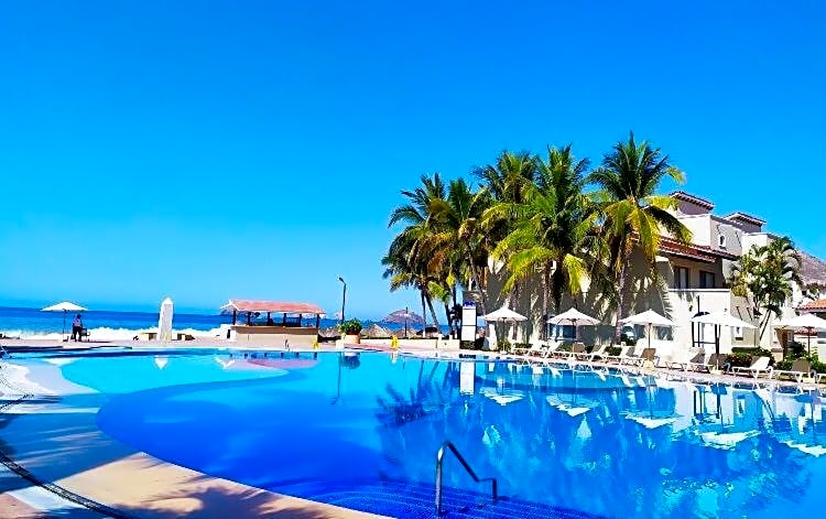 VILLA PARA 8p 6A 2M dentro del HOTEL a un costado del Krystal IXTAPA cuenta con playa y WIFI