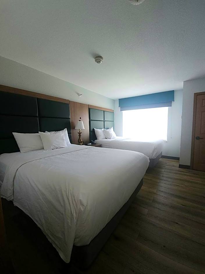 Photo 1 of 7 of 2 Queen Beds, Mobility Accessible, Grab Bars, Bathtub