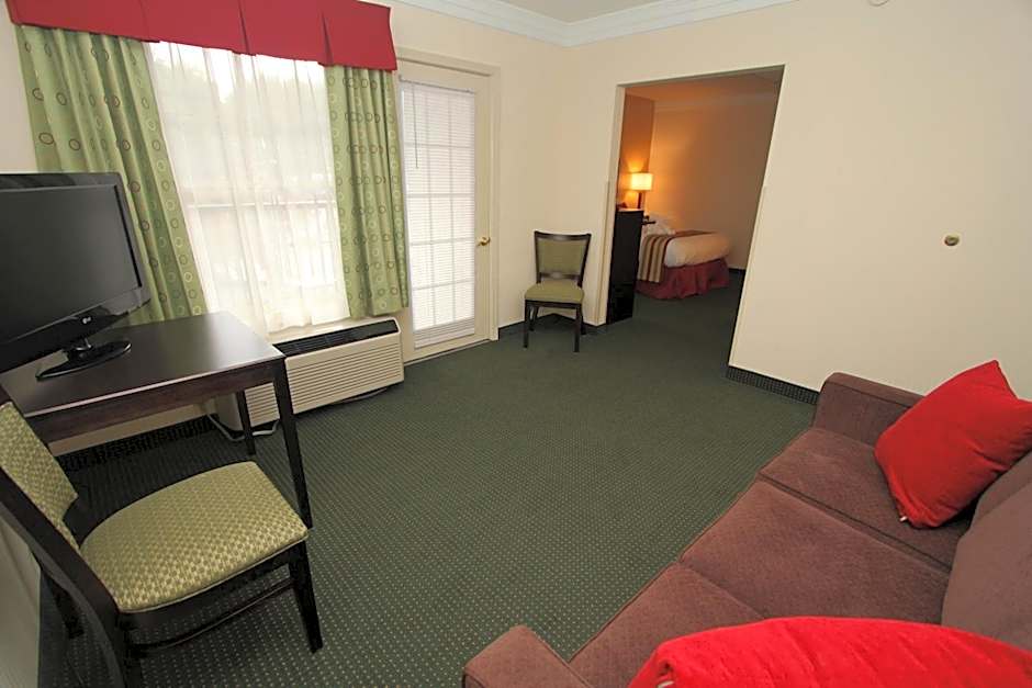 Black Bear Inn & Suites