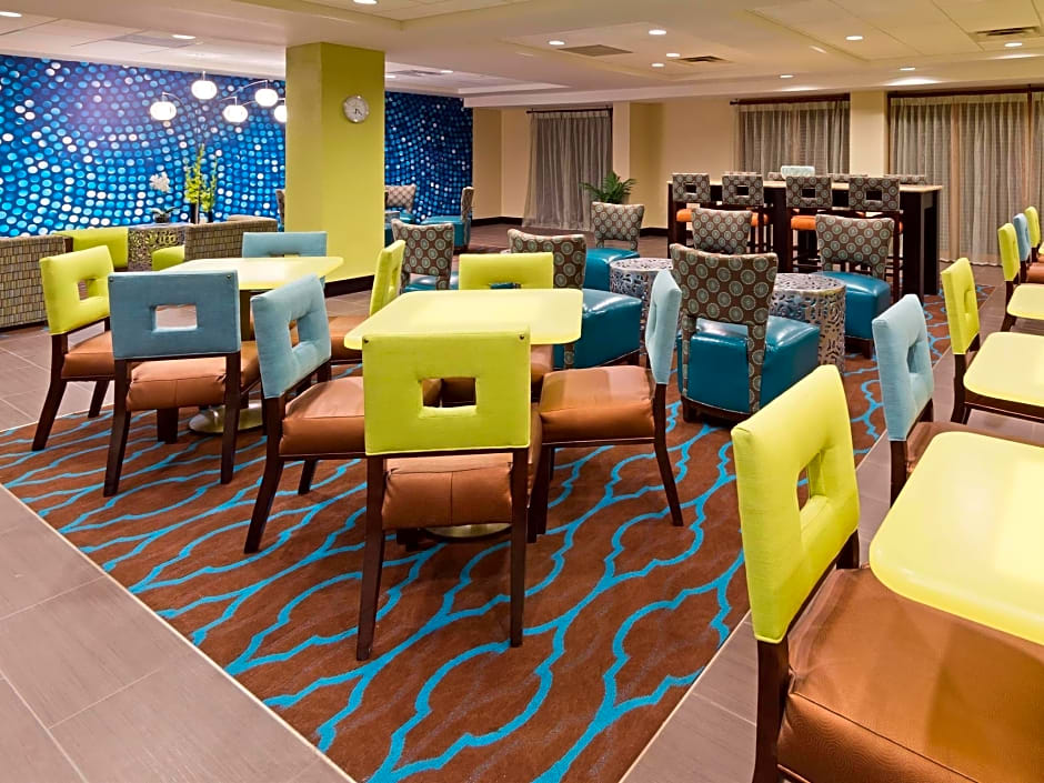 La Quinta Inn & Suites by Wyndham Tampa North