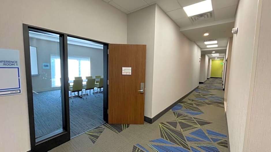 Holiday Inn Express Fall River North By IHG
