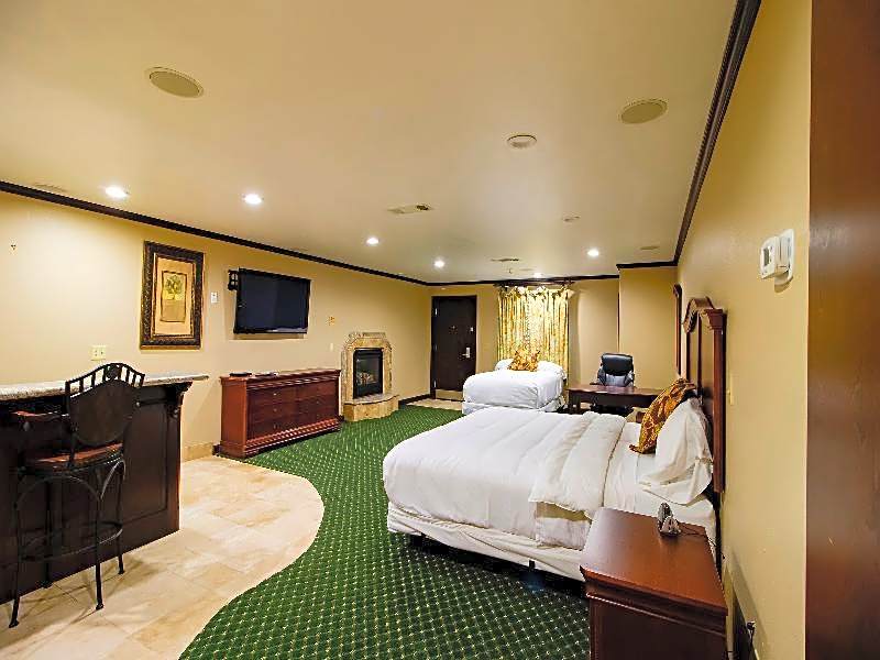 OYO Pinewood Inn & Suites Silsbee