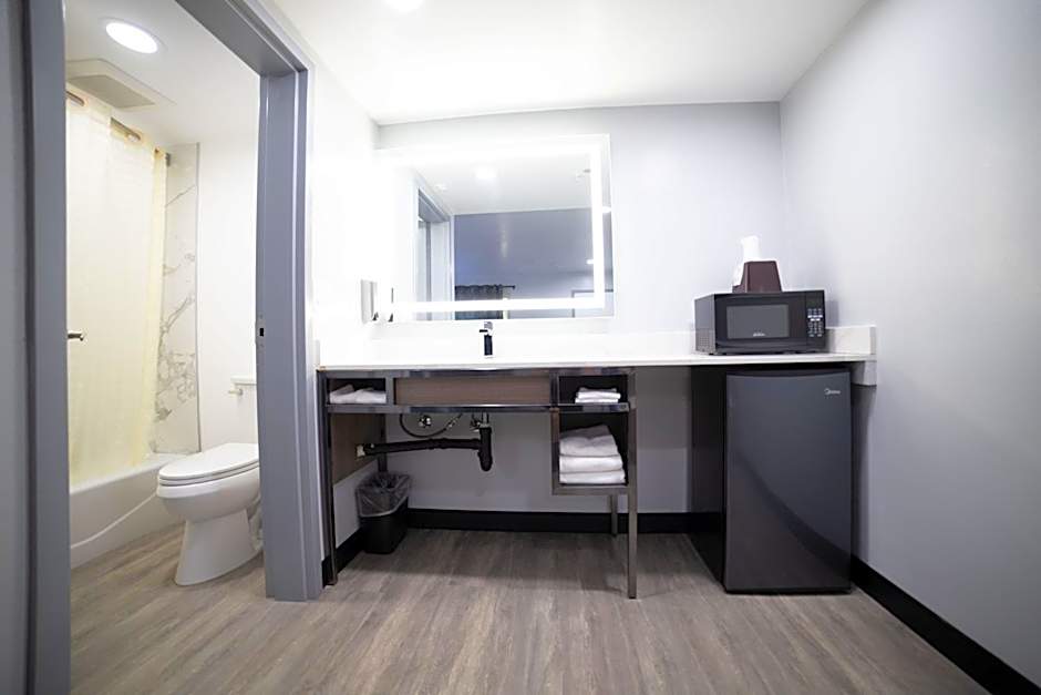 Express Inn & Suites