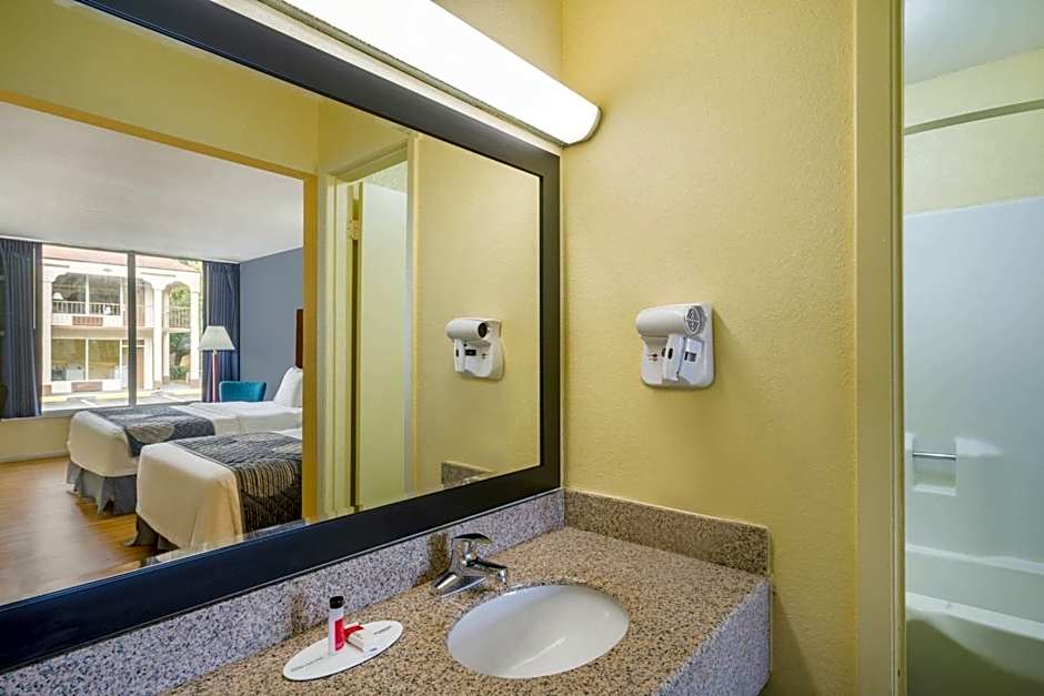 Days Inn by Wyndham Statesville