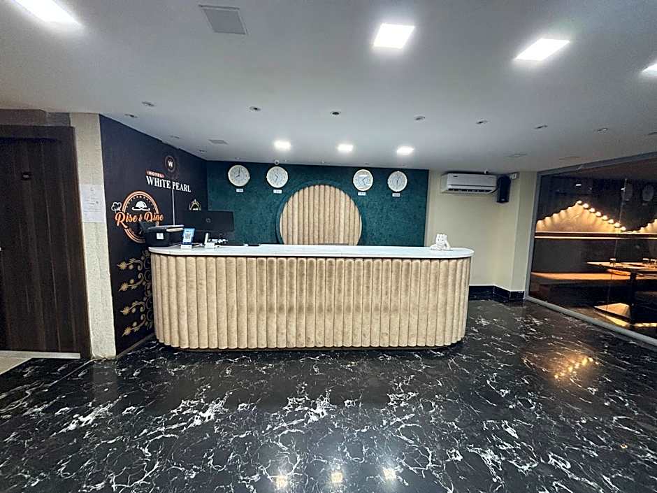 Hotel Rise and Dine Restaurant & Banquet 