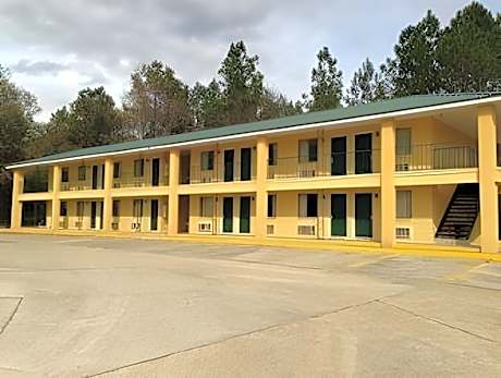Super 8 by Wyndham Picayune