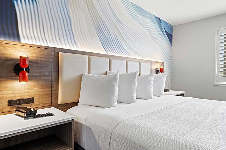 Hotel Skye San Francisco Airport SFO FREE SHUTTLE!