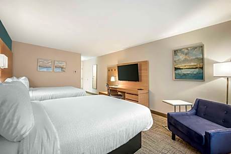 2 Queen Beds Non-Smoking Microwave And Refrigerator Wi-Fi Walk In Shower Full Breakfast