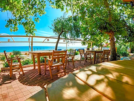 Naz Beach Bungalow Hotel in Antalya