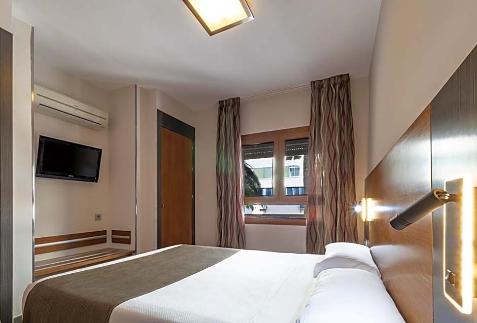Photo 1 of 6 of Single Room