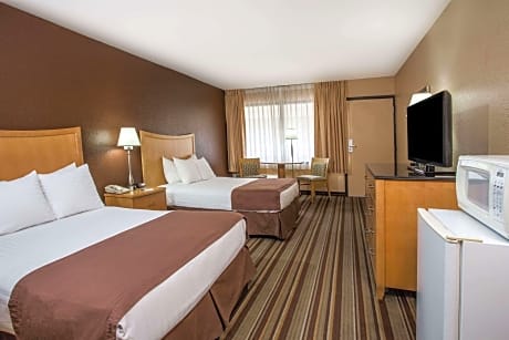 1 King Bed Mobility Accessible Room Smoking