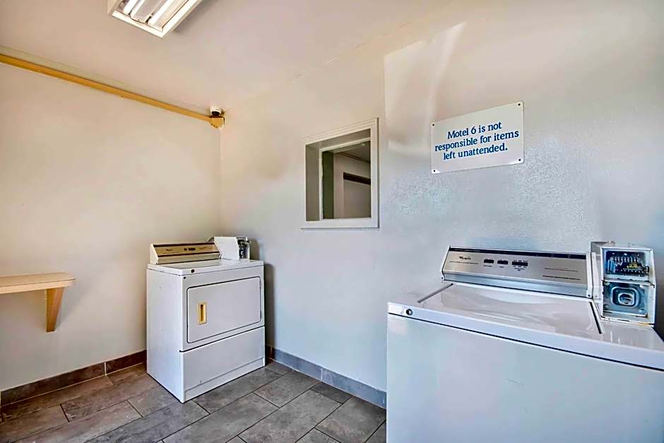 Motel 6-Russellville, AR