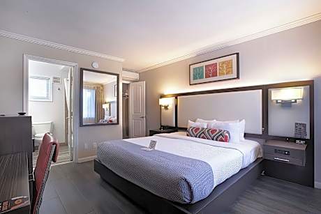 Deluxe Room, 1 King Bed, Bathtub (Non Smoking 1 King Room)