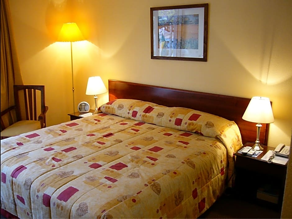 Hotel Alcalá Del Río