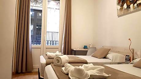 Twin Room with Shared Bathroom and Private Shower