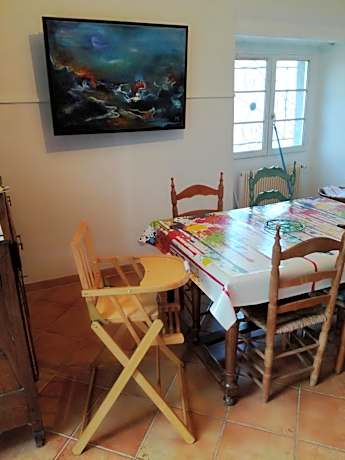 Deluxe Room (2 Adults + 1 Child)