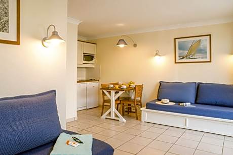 Studio with Balcony (3 People)