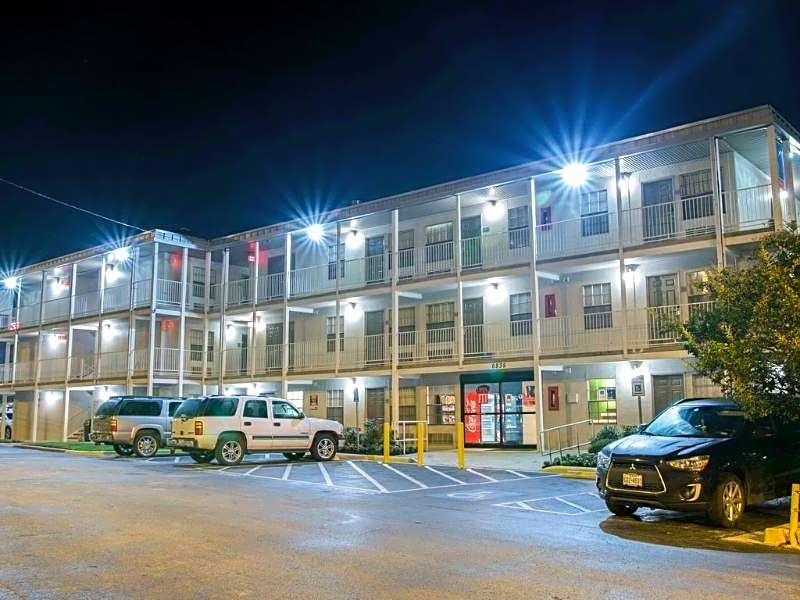 Deluxe Inn San Antonio Near Lackland AFB