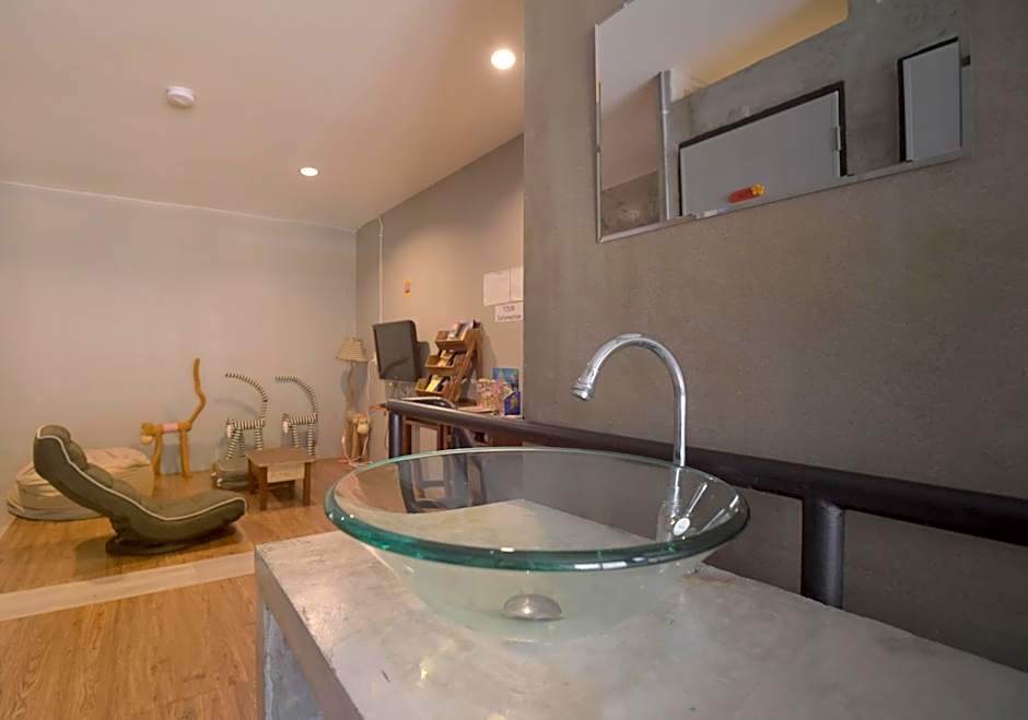 OK CHIC PHUKET HOSTEL