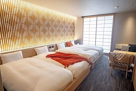 Deluxe Quadruple Room - Non-Smoking
