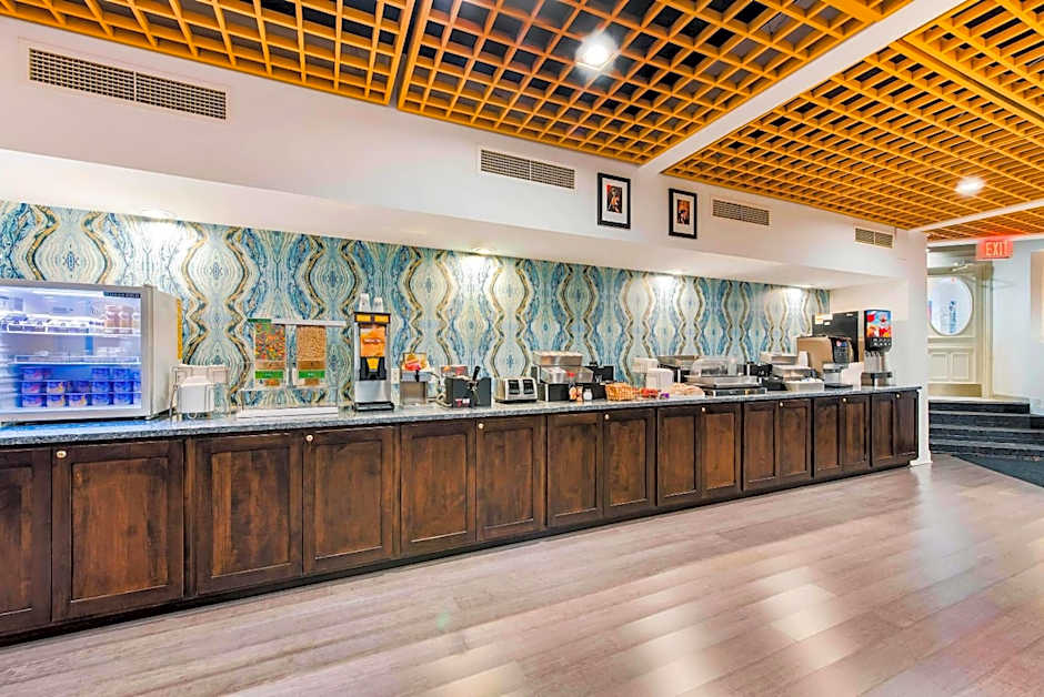 The Blu Hotel Blue Ash Cincinnati, an Ascend Collection Hotel