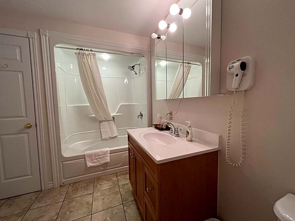 Lee's Ocean Peek B & B