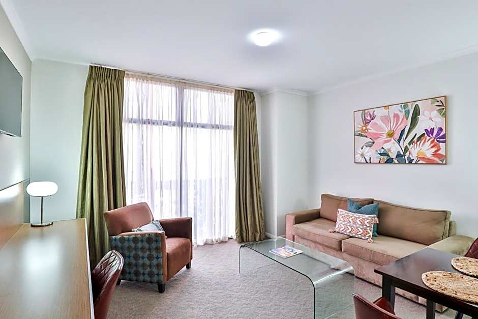 Indulge Apartments - Ontario