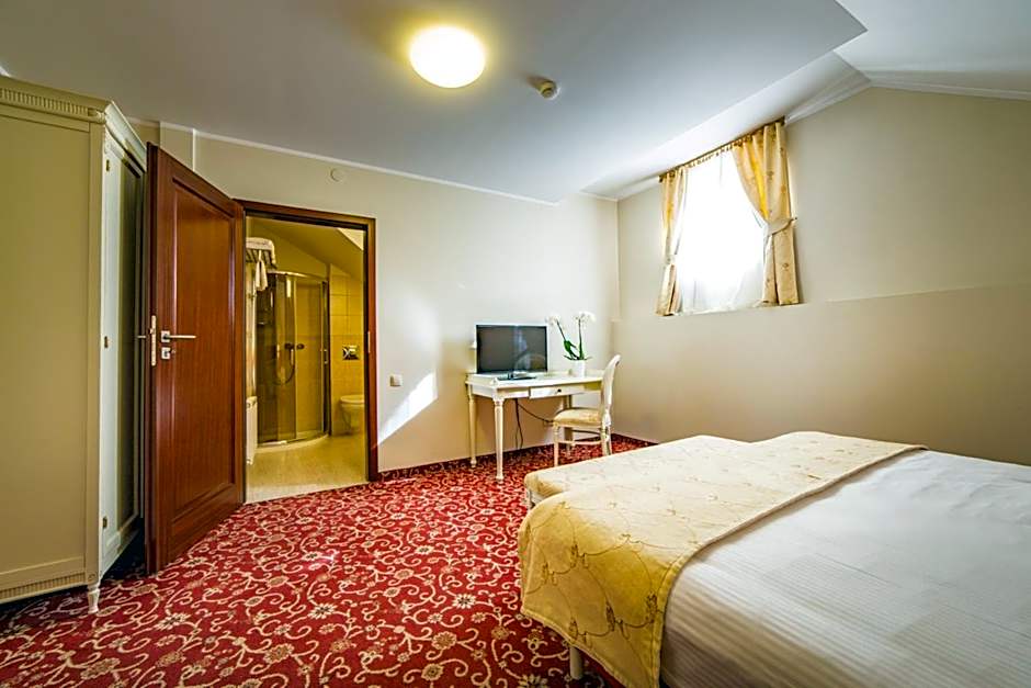 Hotel Sobienie Królewskie