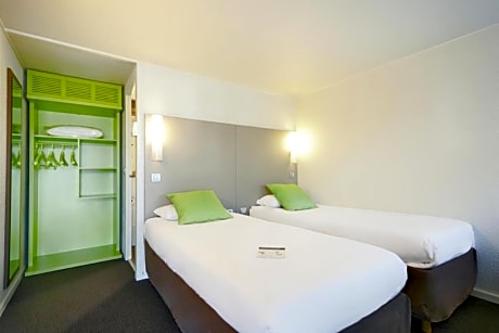 Twin Room with Two Single Beds and 1 Junior Bed (Up To 10 Years)