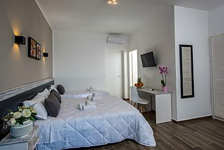 Standard Double/Twin Room with Window