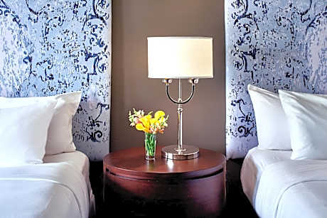 Deluxe Room with Two Double Beds Accessible