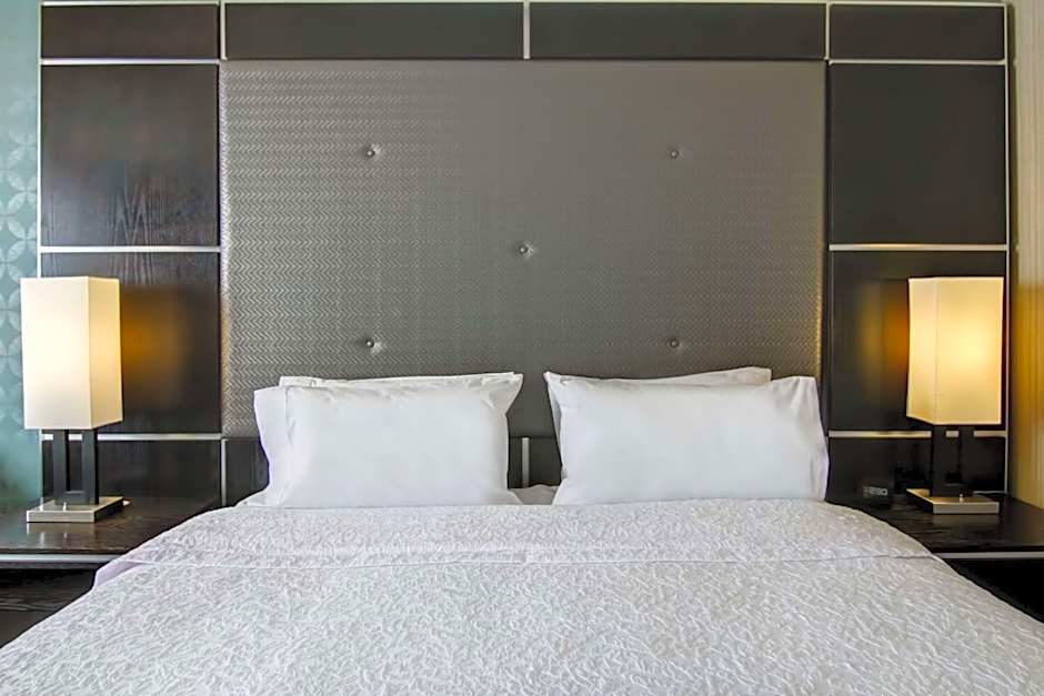 Hampton Inn By Hilton And Suites Calgary-Airport